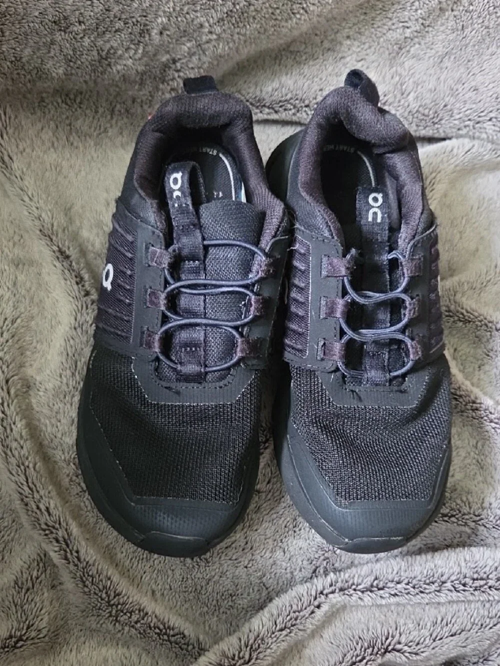 On Cloudswift (OC) All Black Size 1.5Y Sneaker